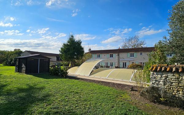 Maison à vendre    7 pièces •  La Roche-Rigault