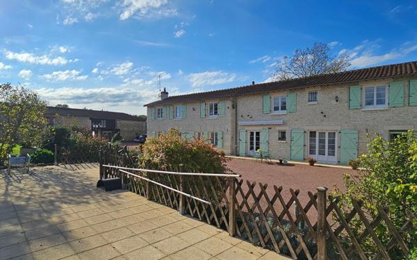 Maison à vendre    7 pièces •  La Roche-Rigault