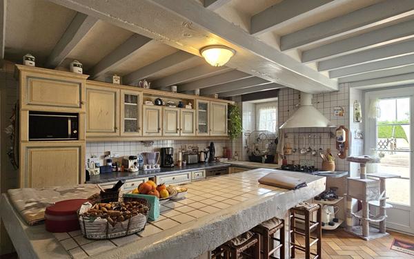 Maison à vendre    7 pièces •  La Roche-Rigault