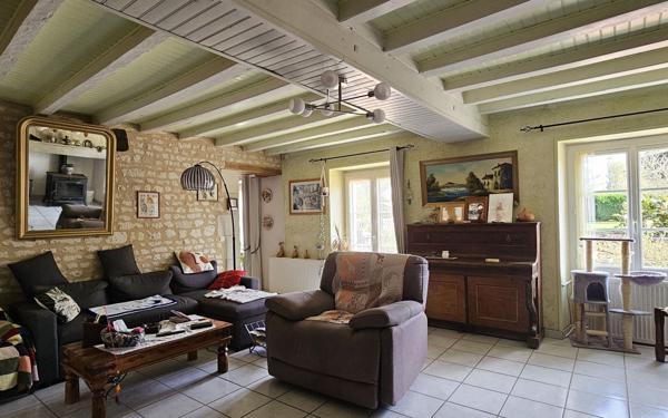 Maison à vendre    7 pièces •  La Roche-Rigault