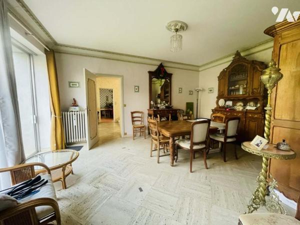 Maison ancienne, hyper centre, garage et jardin 