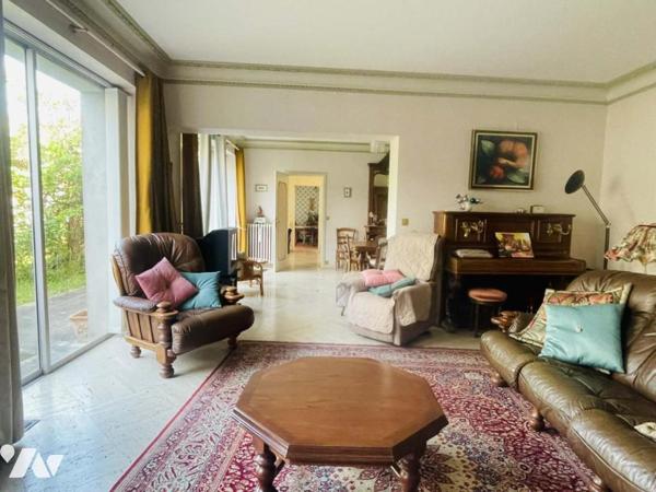 Maison ancienne, hyper centre, garage et jardin 