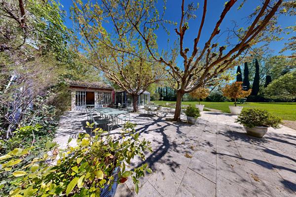 Propriété d'exception à deux pas de L 'Isle sur Sorgue bastide Moulin Dépendances Piscine Calme absolu PROVENCE VENTOUX Le thor