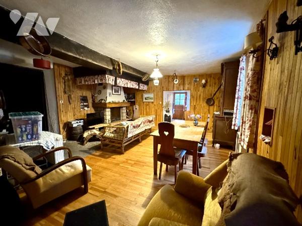 EXCLUSIVITE CELLIERS Lieudit La thuile Maison de village 93 m² + très grande grange  au dessus.