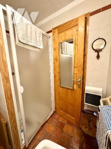 EXCLUSIVITE CELLIERS Lieudit La thuile Maison de village 93 m² + très grande grange  au dessus.