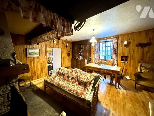 EXCLUSIVITE CELLIERS Lieudit La thuile Maison de village 93 m² + très grande grange  au dessus.