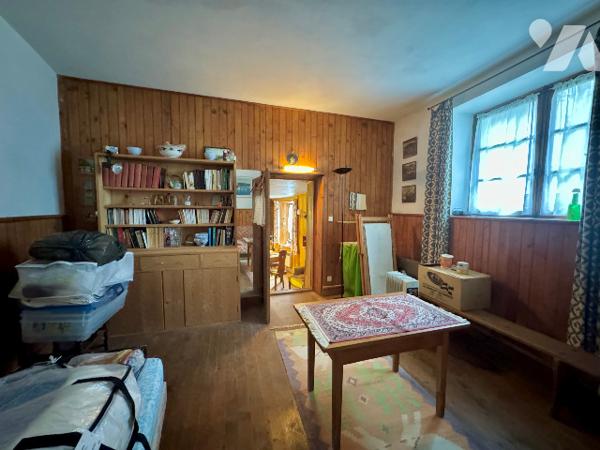 EXCLUSIVITE CELLIERS Lieudit La thuile Maison de village 93 m² + très grande grange  au dessus.