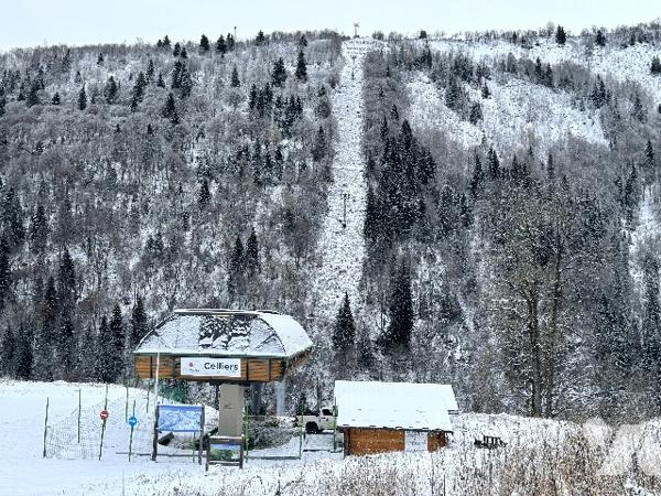 EXCLUSIVITE CELLIERS Lieudit La thuile Maison de village 93 m² + très grande grange  au dessus.