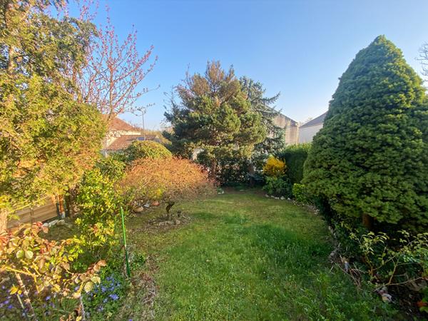 Superbe maison d'environ 110 m² avec jardin plein sud secteur recherché à Jouy-le-Moutier