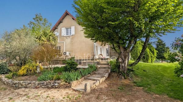 Maison à vendre à Châtenoy-en-Bresse (71) de 138 m² 6 pièces 4 chambres terrain de 1319 m² grand garage !