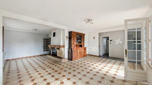Maison à vendre à Châtenoy-en-Bresse (71) de 138 m² 6 pièces 4 chambres terrain de 1319 m² grand garage !