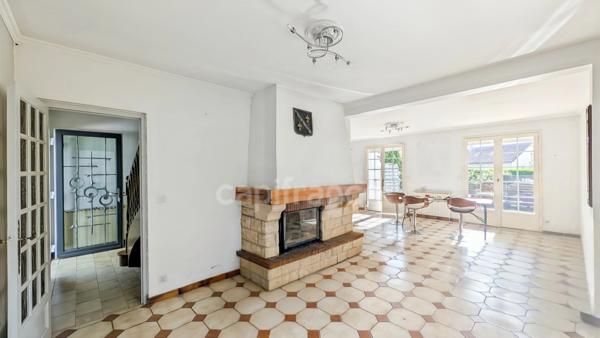 Maison à vendre à Châtenoy-en-Bresse (71) de 138 m² 6 pièces 4 chambres terrain de 1319 m² grand garage !