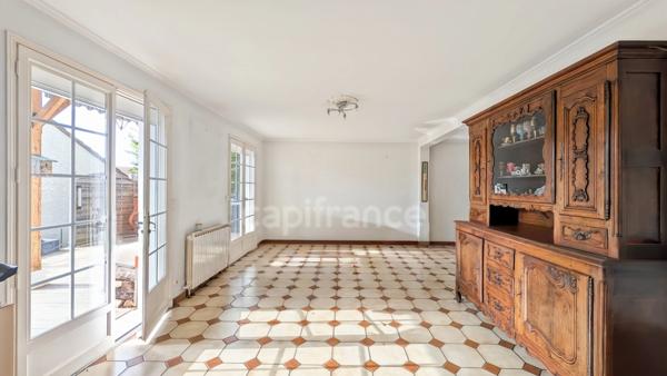 Maison à vendre à Châtenoy-en-Bresse (71) de 138 m² 6 pièces 4 chambres terrain de 1319 m² grand garage !
