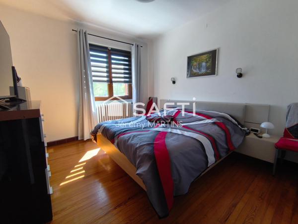 Maison familiale avec grand extérieur, proche des commodités