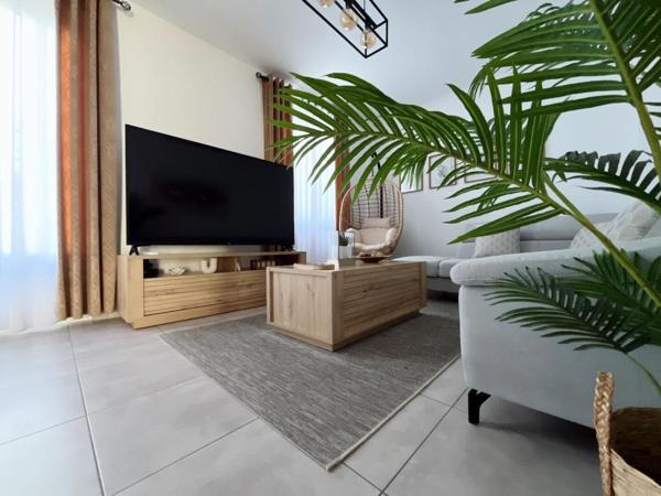 Magnifique appartement T3 de 77 m2  avec garage, situé au second et dernier étage sans ascenseur d'une petite copropriété aux faibles charges