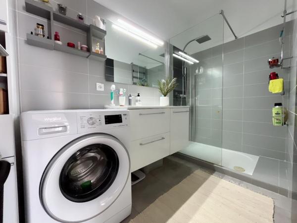 Magnifique appartement T3 de 77 m2  avec garage, situé au second et dernier étage sans ascenseur d'une petite copropriété aux faibles charges