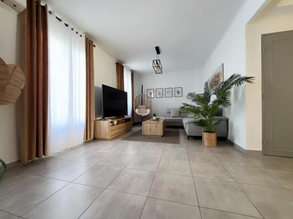 Magnifique appartement T3 de 77 m2  avec garage, situé au second et dernier étage sans ascenseur d'une petite copropriété aux faibles charges