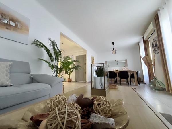 Magnifique appartement T3 de 77 m2  avec garage, situé au second et dernier étage sans ascenseur d'une petite copropriété aux faibles charges