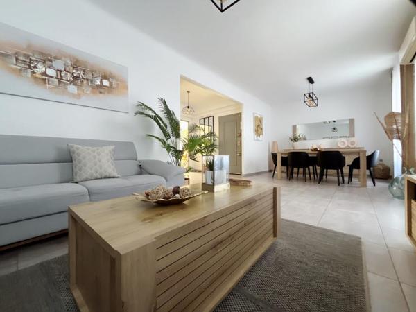 Magnifique appartement T3 de 77 m2  avec garage, situé au second et dernier étage sans ascenseur d'une petite copropriété aux faibles charges