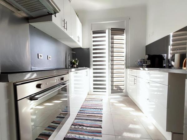 Magnifique appartement T3 de 77 m2  avec garage, situé au second et dernier étage sans ascenseur d'une petite copropriété aux faibles charges
