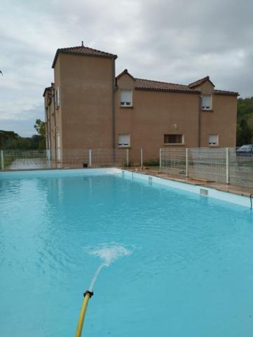 82200, Moissac, Manoir . Ancienne  hôtellerie  de luxe , 16 pièce(s)  et 9  suites et piscine  190 m²