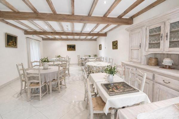 82200, Moissac, Manoir . Ancienne  hôtellerie  de luxe , 16 pièce(s)  et 9  suites et piscine  190 m²