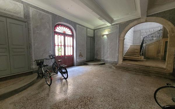 Appartement à vendre    5 pièces • 100 m2 Avignon