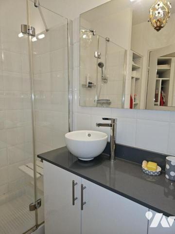 LA BAULE - CENTRE proche plage. Dans Résidence service pour seniors T2 53,41 m² hab avec garage     