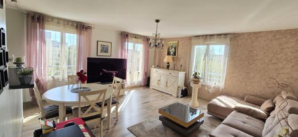 LÈVES BELLE AGGLO NORD DE CHARTRES : Beau T3 d'environ 70m² avec Balcon d'angle et 2 Pkg S/sol