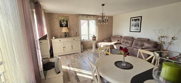 LÈVES BELLE AGGLO NORD DE CHARTRES : Beau T3 d'environ 70m² avec Balcon d'angle et 2 Pkg S/sol