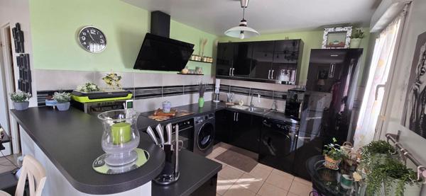 LÈVES BELLE AGGLO NORD DE CHARTRES : Beau T3 d'environ 70m² avec Balcon d'angle et 2 Pkg S/sol