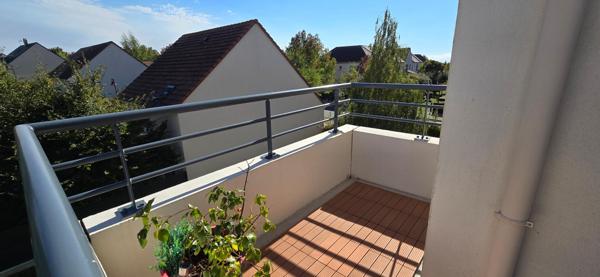 LÈVES BELLE AGGLO NORD DE CHARTRES : Beau T3 d'environ 70m² avec Balcon d'angle et 2 Pkg S/sol