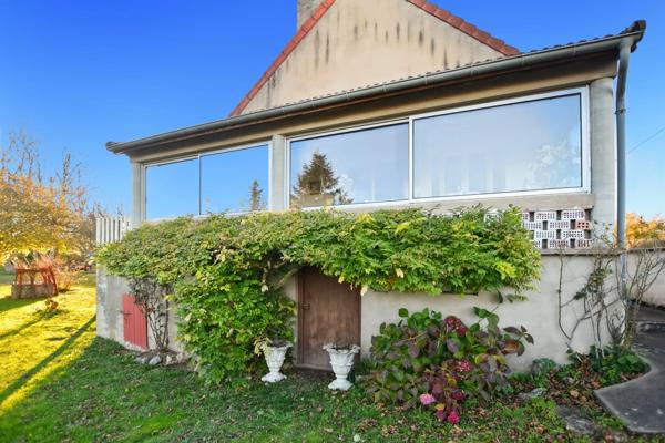 Longère de 136 m2 avec 6900 m2 de terrain, dépendances à Saint emiland