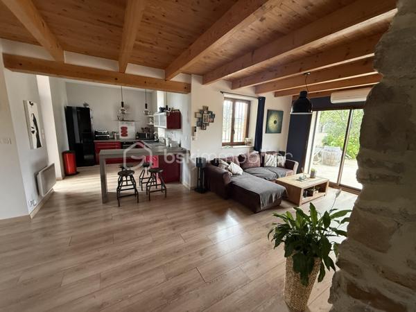 Amoureux de la pierre et des grands espaces, découvrez cette superbe maison de caractère entièrement rénovée en 2013, alliant avec élégance le charme de l'ancien et le confort moderne. Implantée sur un magnifique terrain arboré d'environ 3 225 m² agrémenté d'oliviers centenaires, elle bénéficie d'un environnement privilégié sans vis-à-vis.

Cette propriété développe environ 120 m² habitables pour environ 130 m² de surface utile. Elle dispose d'espaces complémentaires offrant une belle modularité, permettant d'envisager différentes configurations selon les projets de vie (bureau, chambre d'appoint, espace polyvalent). Dès l'entrée, vous serez séduits par son authenticité et ses prestations soignées. Le rez-de-chaussée se compose d'une belle entrée, d'un placard de rangement,   d'un WC indépendant, d'une buanderie, d'un bureau ainsi que d'une agréable pièce de vie réunissant salon, séjour et cuisine équipée ouverte. Les magnifiques murs en pierre apparente apportent un cachet unique à l'ensemble. Pour un confort optimal en toutes saisons, la maison est équipée d'une climatisation réversible ainsi que d'un poêle à granulés, offrant une solution de chauffage à la fois économique et chaleureuse.

À l'étage, un palier dessert deux chambres confortables, dont une avec dressing. Vous trouverez également un dressing indépendant, un WC séparé ainsi qu'une salle de bain équipée d'une douche, d'une baignoire et d'un meuble double vasque. Une pièce supplémentaire mansardée offre un espace complémentaire idéal pour une chambre d'appoint, un bureau, une salle de jeux ou un espace de rangement selon vos besoins.

À l'extérieur, tout a été pensé pour profiter pleinement du cadre exceptionnel. Vous disposerez d'une piscine semi-enterrée en bois d'environ 5 x 3,5 m, d'une pergola pour vos moments de détente, d'un espace en pelouse synthétique, d'un terrain de pétanque à réhabiliter selon vos envies ainsi que d'un authentique puits en pierre équipé d'une pompe. Un chemin d'accès privatif mène directement à la propriété, renforçant son caractère intimiste.

Cette maison bénéficie d'un emplacement idéal alliant tranquillité et proximité des commodités : commerces, professionnels de santé, restaurants et services du quotidien. Lézignan-Corbières est accessible en un peu plus de 10 minutes et l'accès à l'autoroute A9 en environ 8 minutes.

Une propriété pleine de charme, rare sur le secteur, qui séduira les amateurs d'authenticité, de nature et d'espace.

Contactez moi dès aujourd'hui pour organiser une visite et découvrir tout le potentiel de ce bien coup de cœur.