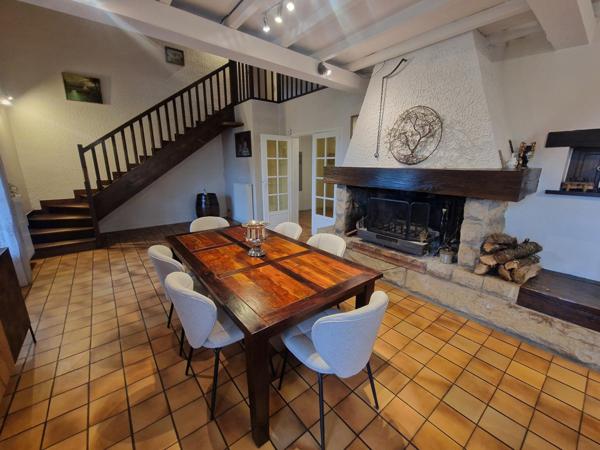 Maison de 190 M2 avec 2 grands garages sur un terrain de 2010 M2