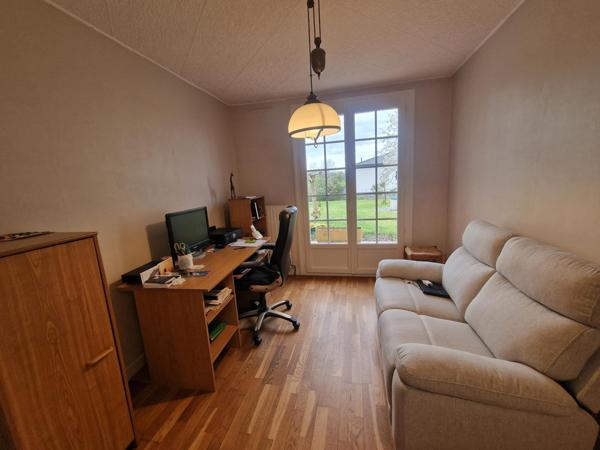 Maison de 190 M2 avec 2 grands garages sur un terrain de 2010 M2