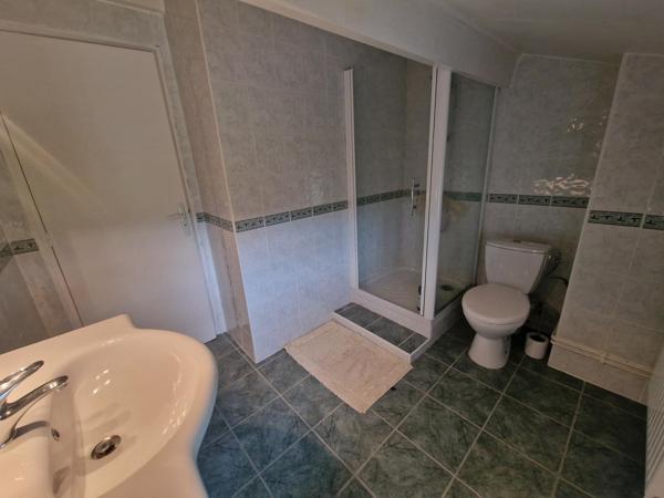 Maison de 190 M2 avec 2 grands garages sur un terrain de 2010 M2