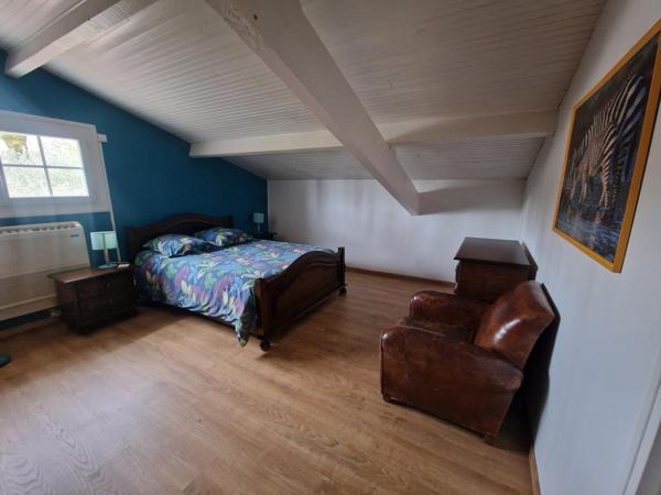 Maison de 190 M2 avec 2 grands garages sur un terrain de 2010 M2