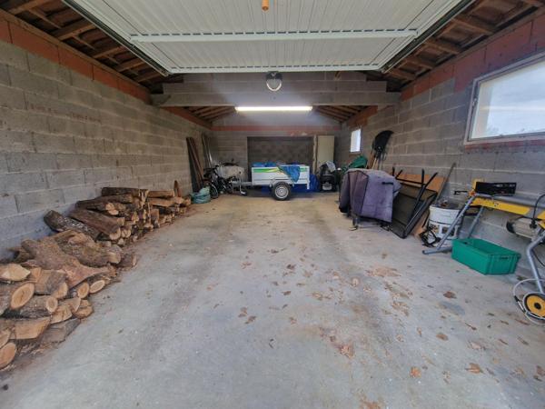 Maison de 190 M2 avec 2 grands garages sur un terrain de 2010 M2