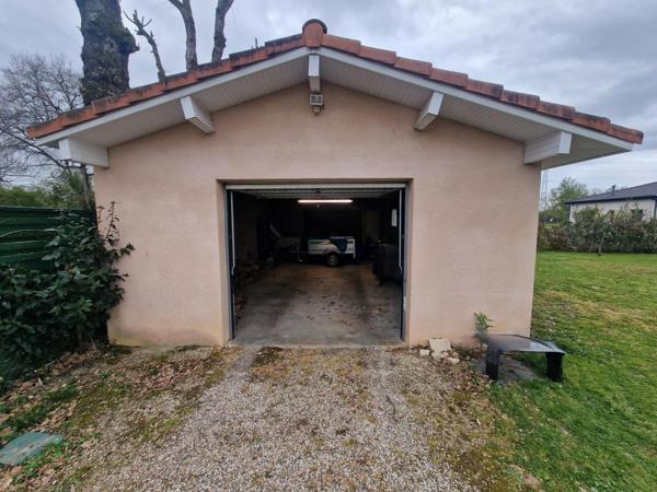 Maison de 190 M2 avec 2 grands garages sur un terrain de 2010 M2