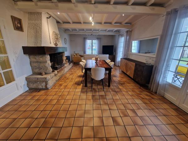 Maison de 190 M2 avec 2 grands garages sur un terrain de 2010 M2