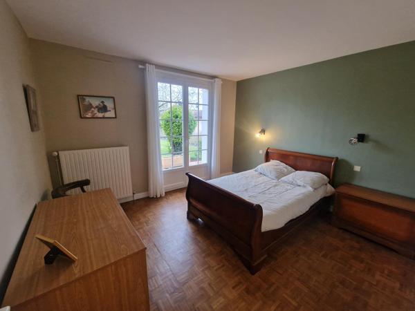 Maison de 190 M2 avec 2 grands garages sur un terrain de 2010 M2