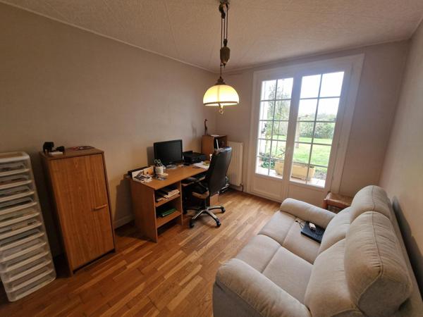 Maison de 190 M2 avec 2 grands garages sur un terrain de 2010 M2