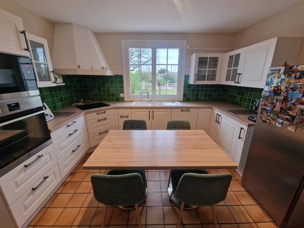 Maison de 190 M2 avec 2 grands garages sur un terrain de 2010 M2