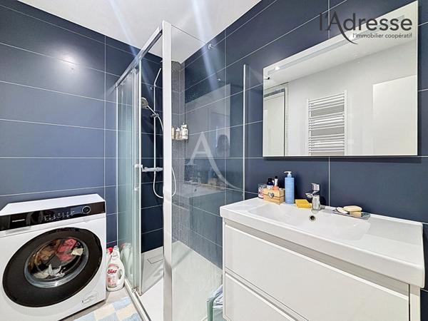 Suresnes limite Puteaux - Appartement d'architecte - 95m² - Terrasse - Place de stationnement en sus - Prestations ***