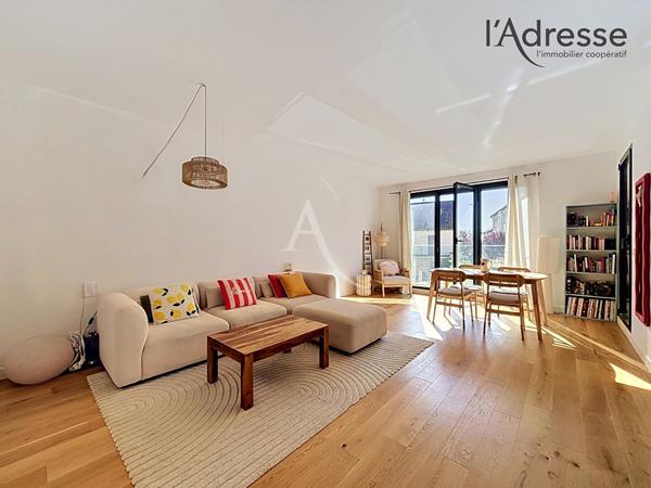 Suresnes limite Puteaux - Appartement d'architecte - 95m² - Terrasse - Place de stationnement en sus - Prestations ***