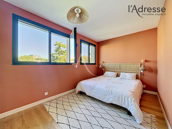 Suresnes limite Puteaux - Appartement d'architecte - 95m² - Terrasse - Place de stationnement en sus - Prestations ***