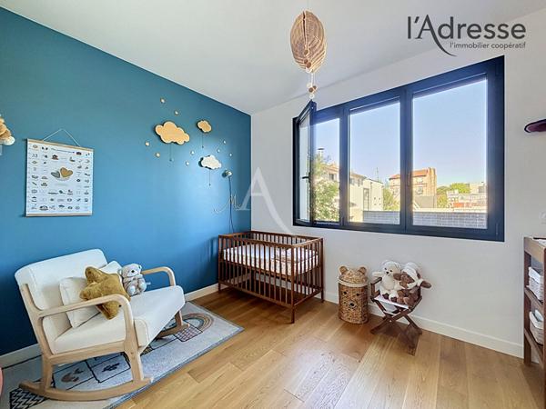 Suresnes limite Puteaux - Appartement d'architecte - 95m² - Terrasse - Place de stationnement en sus - Prestations ***