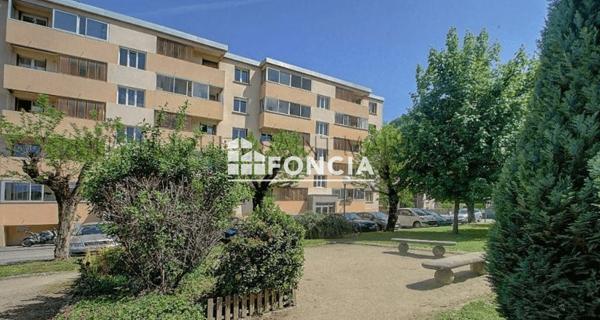 Location Appartement 4 pièces 69 m² - Saint-martin-d'hères 38400