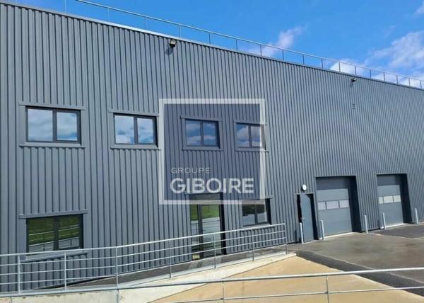 Local d'activites 640 m² à louer BEDEE (réf : 35.6716)